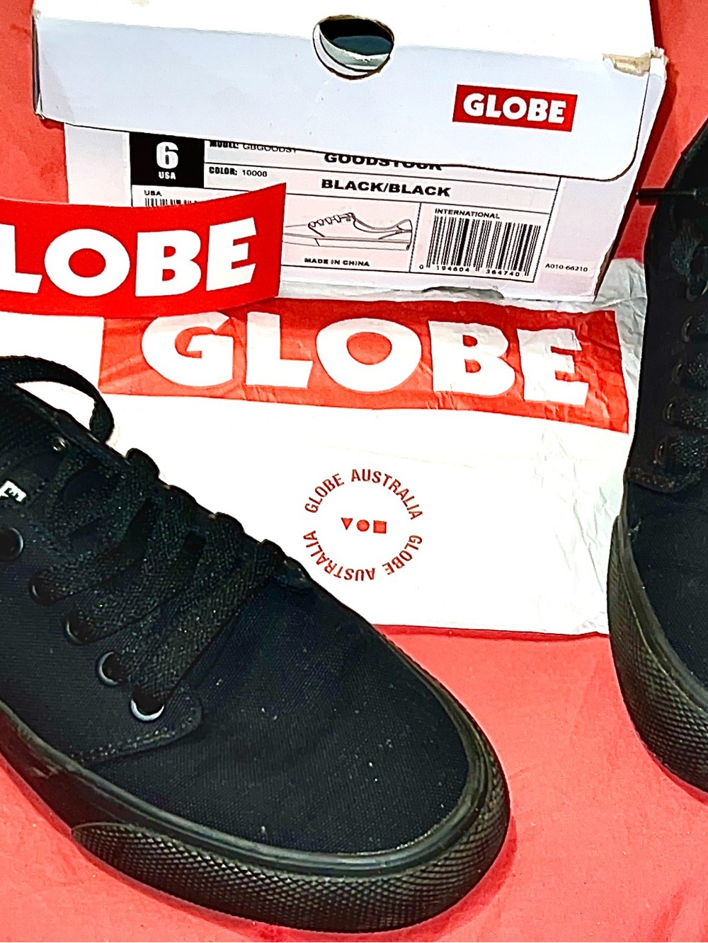 Globe Black Low-Top Skate Sneakers